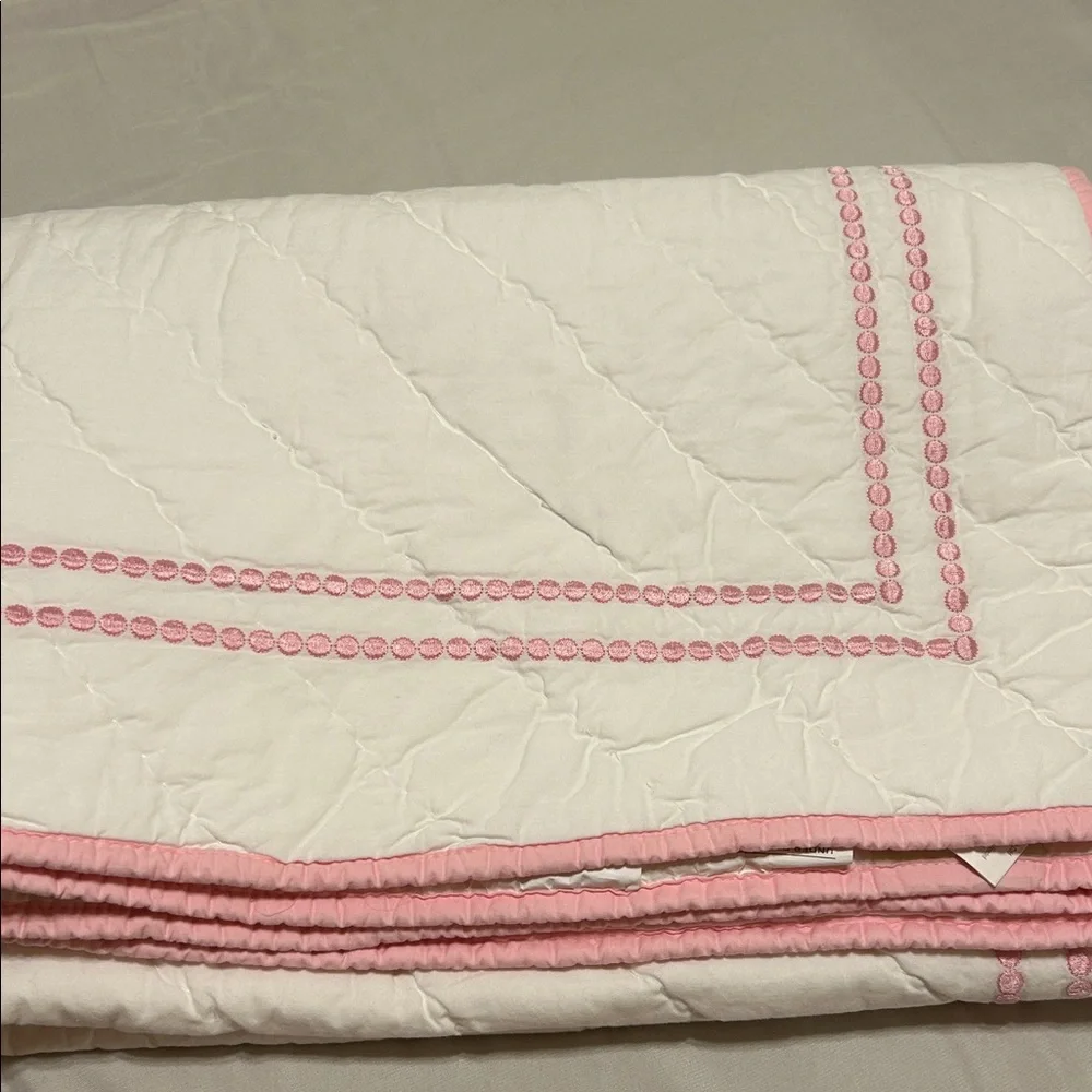 Comforter & 3 piece sheet set. Pottery Barn Kids Toddler Bed size. EUC